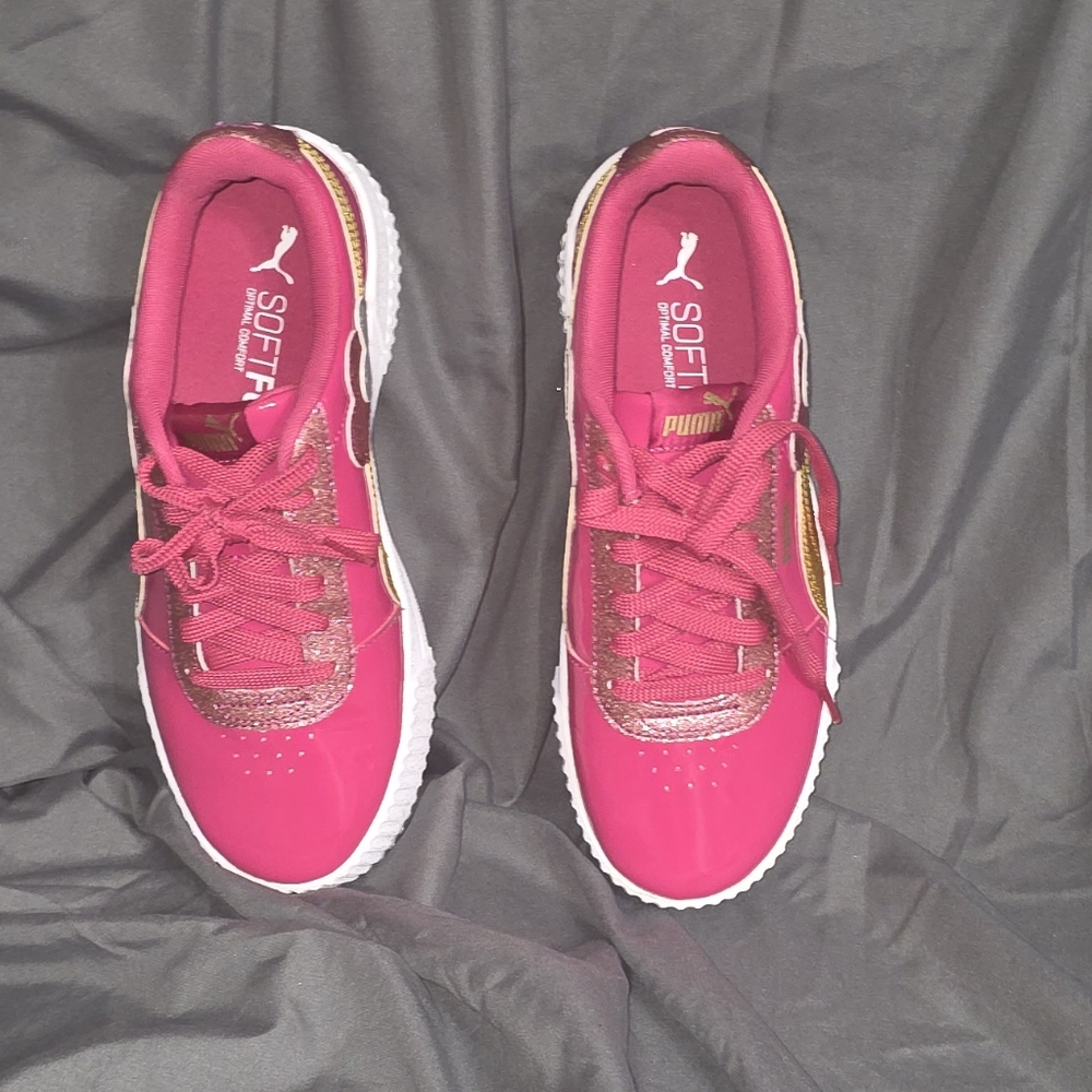 PUMA Vibrant Pink Sneakers with White Soles - Picture 4 of 4